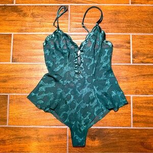 Gold Label Victoria’s Secret Teddy. Size S/P. Green in color